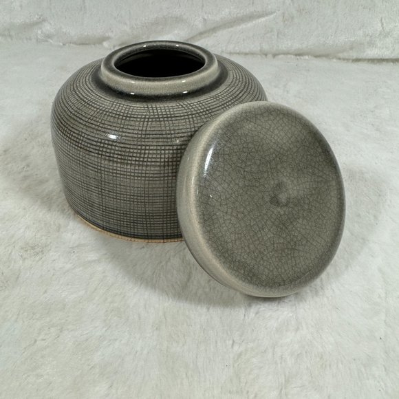 Ceramic Jar With Lid And ombre into woven pattern Container - Picture 2 of 8
